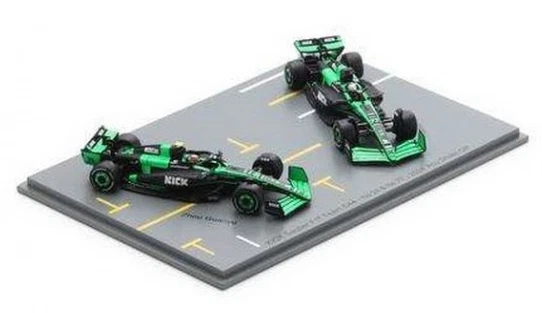 SPARK - STAKE F1 C44 #24 e #77 GP Abu Dhabi 2024 V.BOTTAS e Z.GUANYU - 1/64 -... - Immagine 1 di 1