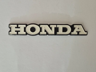 Emblema tanque Honda CB350 K4 SS, CB250 K4, CB350G SS piezas OEM Nº 87121(2)34467 (1) Foto 1 de 2