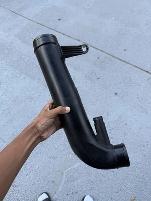 Tubo de carga VW Passat 2012-2015 #5C0145770C Foto 1 de 3