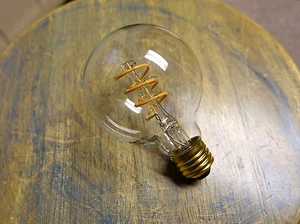 LOT: 4x LED Edison Bulb G25, Curved Vintage Style Spiral Filament, 4watt (40w) - Picture 1 of 6