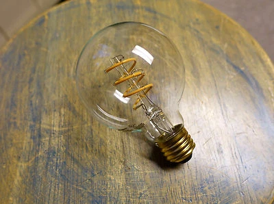 LOT: 4x LED Edison Bulb G25, Curved Vintage Style Spiral Filament, 4watt (40w) - Image 1 of 4