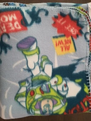 Manta polar de personajes Toy Story "Death By Monkeys" 50 x 60 pulgadas usada Foto 1 de 3