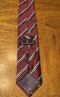 Corbata de hombre Valerio Garati roja con líneas diagonales grises, negras, blancas seda pura 🔥 Foto 1 de 3