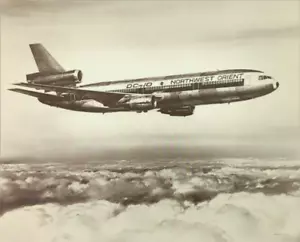 MCDONNELL DOUGLAS DC-10 Northwest Orient Airlines stampa arte aerea in volo - Foto 1 di 5