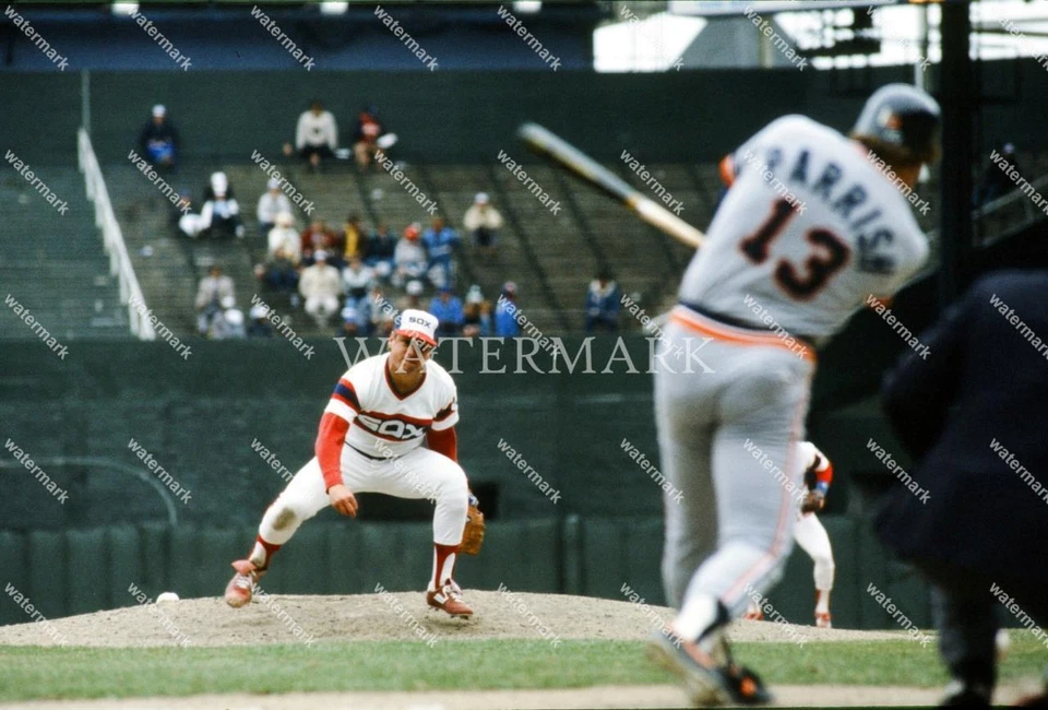 EH597 Tom Seaver White Sox Delivers - Lance Parrish 8x10 11x14 16x20 24x36 Photo - Image 1 of 1