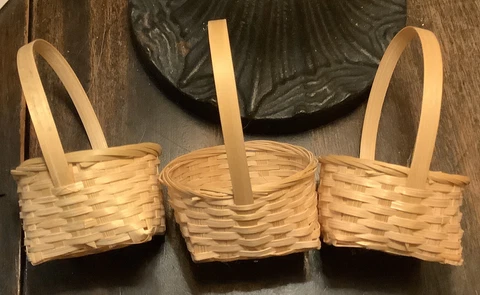 New 3 Miniature Baskets With Handle 2 1/2" x 3" Cover