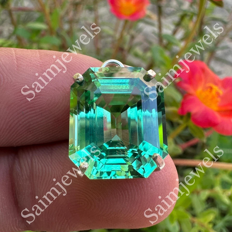 Colgante hecho a mano de turmalina verde esmeralda natural de 23 quilates certificado de plata 925 Foto 1 de 4