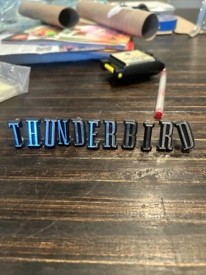 Ford Thunderbird 1975-1976 panel de cabecera delantero letra emblema capó Foto 1 de 4