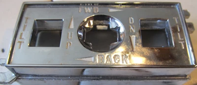 Buick Nos 1966-1972 6 vías asiento eléctrico cromo escudo 9714212 Riviera + E225 Foto 1 de 4