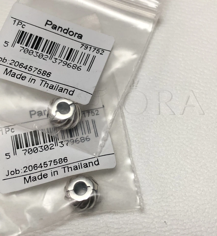 PANDORA Feathered Silver Clip Charm 791752