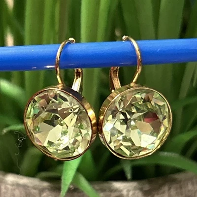 Pendientes colgantes de colección Swarovski Bella color peridoto verde menta tono dorado perforado Foto 1 de 4