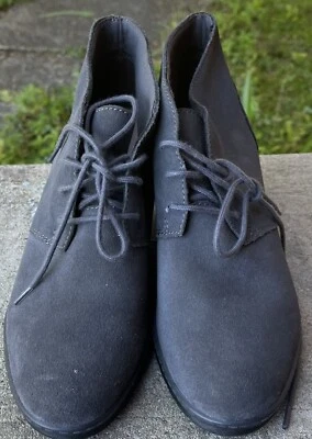 Botines Clarks Hazen Charm para mujer de gamuza con cordones de cuña 9 gris suave cojín Foto 1 de 4