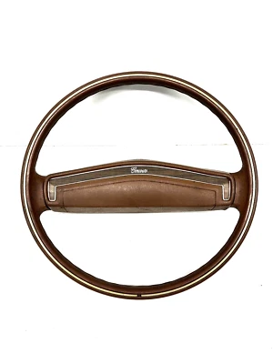 Volante Concours GM Chevelle Nova Camaro bronceado con botón de bocina de grano de madera Foto 1 de 4