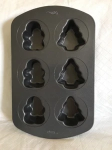 NEW WILTON 6 Cavity 2 Shapes Non Stick Muffin Baking Pan Christmas Holiday - Imagen 1 de 3