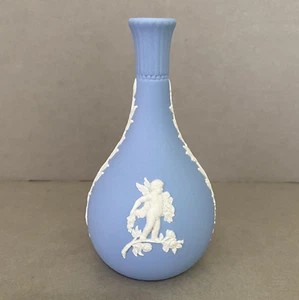 Wedgwood CUPIDS CHERUBS Love White on Pale Blue Jasperware 5 1/2" Vase ~ England - Picture 1 of 12