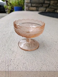 Vintage Pink Dessert Dish Indiana Glass Scalloped Tiara Edge Champagne - Picture 1 of 2