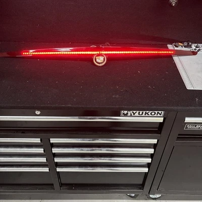 Tercera luz de freno trasera probada 2005 2011 Cadillac STS maletero OEM 20790381 Foto 1 de 4