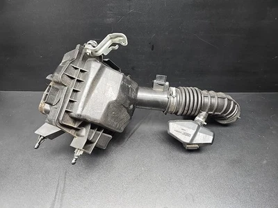 Caja de filtro limpiador de admisión de aire delantero izquierdo Infiniti G37 Q60 11-15 3,7 L OEM Foto 1 de 4