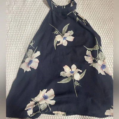 Camiseta sin mangas floral Dainty Hooligan azul marino talla mediana Foto 1 de 4