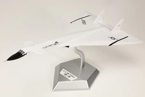 L2081 SQ Wings XB-70A Valkyrie 1/200 Model Prototype AV-1 USAF - Picture 1 of 2