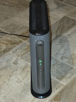 Motorola MB8600 DOCSIS 3.1 Cable Modem - Image 1 of 2
