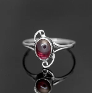 925 Sterling Silver Ladies Red Garnet Oval Cabochon Gemstone Ring Boxed Jewelry - Picture 1 of 6