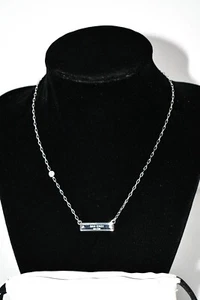 Collar Colgante Corto Barra Icono Kate Spade Sam en Plata # KI025 Detalles: Latón/ - Imagen 1 de 4