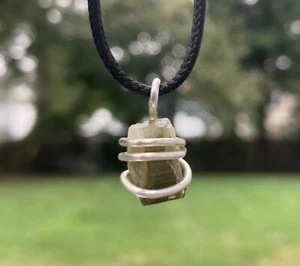 Handmade Green tourmaline crystal silver wire wrapped pendant Reiki Jewelry - Picture 1 of 3