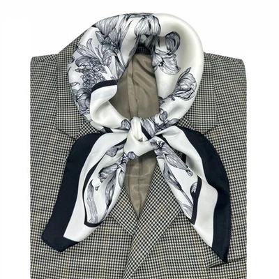 ✨✨Elegante Pañuelo Cuadrado Sedoso Satén Suave NEGRO BLANCO Cuello Bufandas Envoltura para la Cabeza Foto 1 de 4