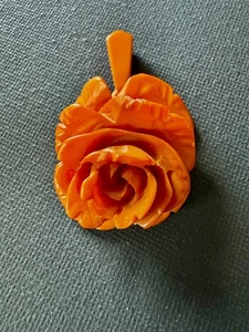 Colgante Flor Tallada Baquelita RARO EXCELENTE Joyería antigua - Imagen 1 de 5