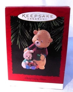 Hallmark Ornament 1996 - Kinderbetreuer - Bär mit Hase - Bild 1 von 2