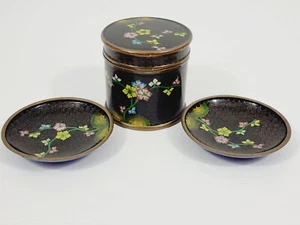 Antigua taza oriental cubierta de cloisonne de latón y 2 platos pequeños esmalte azul - Imagen 1 de 12