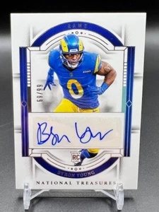 2023 Panini National Treasures - Rookie Signatures Byron Young #109/99 (AU, RC) - Foto 1 di 1