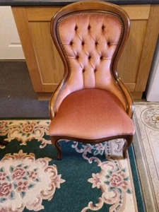 Lovely Spoonback Bedroom Chair - Picture 1 of 11