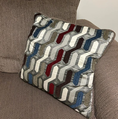 Silla Sofá Almohada Multicolor Borgoña, Azul, Gris Café Marrón 17"x17" Usada en Excelente Condición Foto 1 de 4