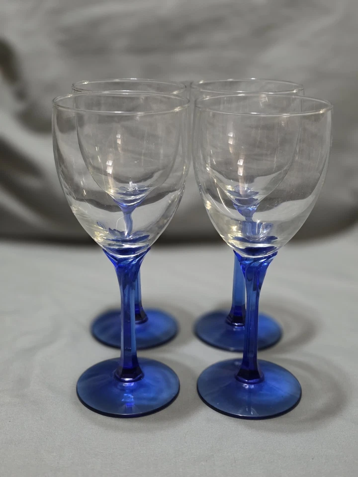 Juego de 4 copas de vino Libbey Domaine azul cobalto con tallo de flor - 6-8 oz Foto 1 de 4