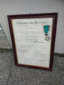 DIPLOMA + CAVALIERE O.M.R.I. ORDINE MERITO REPUBBLICA Medaglia π
Anni 60 - Foto 1 di 11