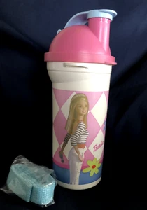 Tupperware Barbie Thirstbreak Botella de Agua 14oz Vaso Rosa con Correa Azul Nuevo - Imagen 1 de 4