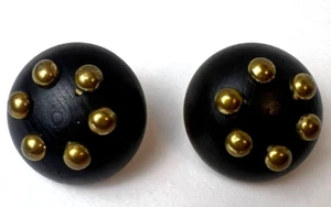 Pendientes de clip vintage CASTLECLIFF ~ madera, negro, cuentas de oro ~ MCM, brutalista - Imagen 1 de 4