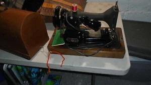 SINGER 128 CENTENNIAL PORTABLE BENTWOOD 1951 SERIE AK202210 - Bild 1 von 10