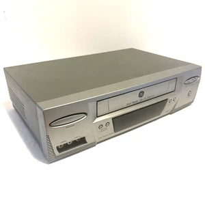 General Electric GE VG4250 VCR Lettore VHS Argento 4 Teste Hi-Fi Stereo TESTATO - Foto 1 di 12