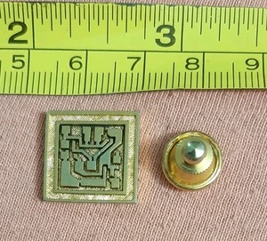 Vintage goldfarbene Mikrochip Platine? Elektrische Computer Anstecknadel - Bild 1 von 4