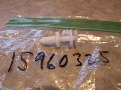 GM Door Trtim Panel Retainer - NOS - '95-'00 MY - P/N 15960325 - Image 1 of 3