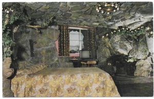 Cartolina CA San Luis Obispo California, Madonna Inn, Sala 137, Cave Man Room D26 - Foto 1 di 2