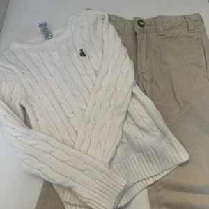 Gap Jungen 5 Pullover und Hose. Off-White Pullover und hellbraune Hose. - Bild 1 von 7