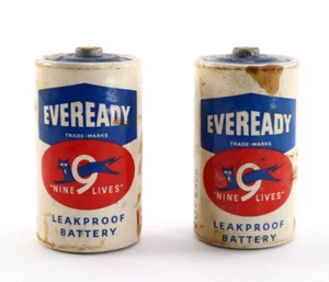 2 Vintage 1960 Eveready National Carbon Taschenlampe Batterie Cat Nine Lives D Cell - Bild 1 von 5