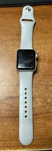 Apple Watch Series 3 WR-50M 38mm - Picture 1 of 3