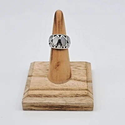 Lia Sophia SILVER SEAS Ring Size 6 Silvertone with Mother of Pearl Accents - Image 1 of 4