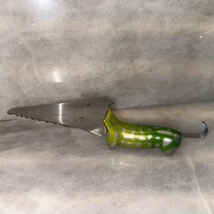 PYLONES Filou Farondele Dachshund Cake or Pie Server France Green Yellow Silver - Picture 1 of 10