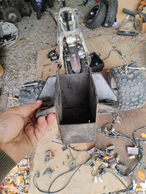 CAJA DE BATERÍA USADA OEM 08-14 KAWASAKI KFX450R KFX 450 R ESTUCHE INFERIOR 32097-0026 Foto 1 de 4